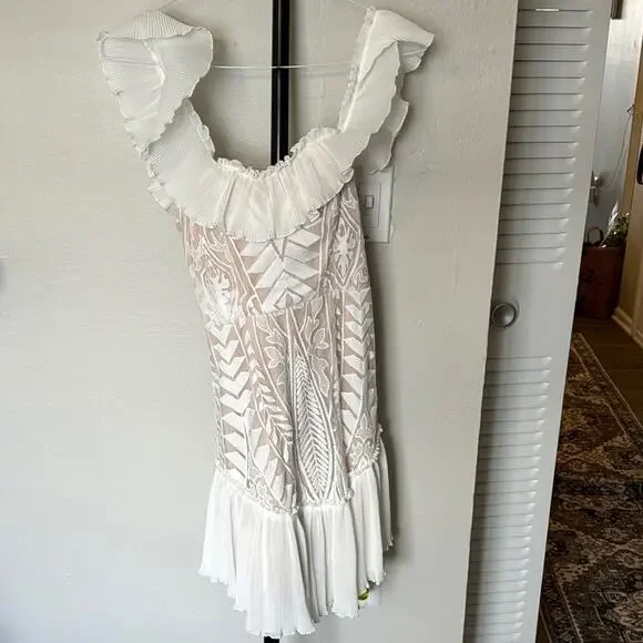 Chic White Ruffled Dress - Picture 1 of 1